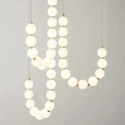 Moderne LED-pendellampe med lysende kuler – halskæde-design