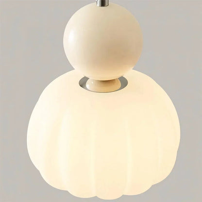 Moderne pendellampe med dekorativ kugle