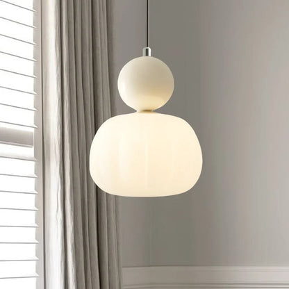 Moderne pendellampe med dekorativ kugle