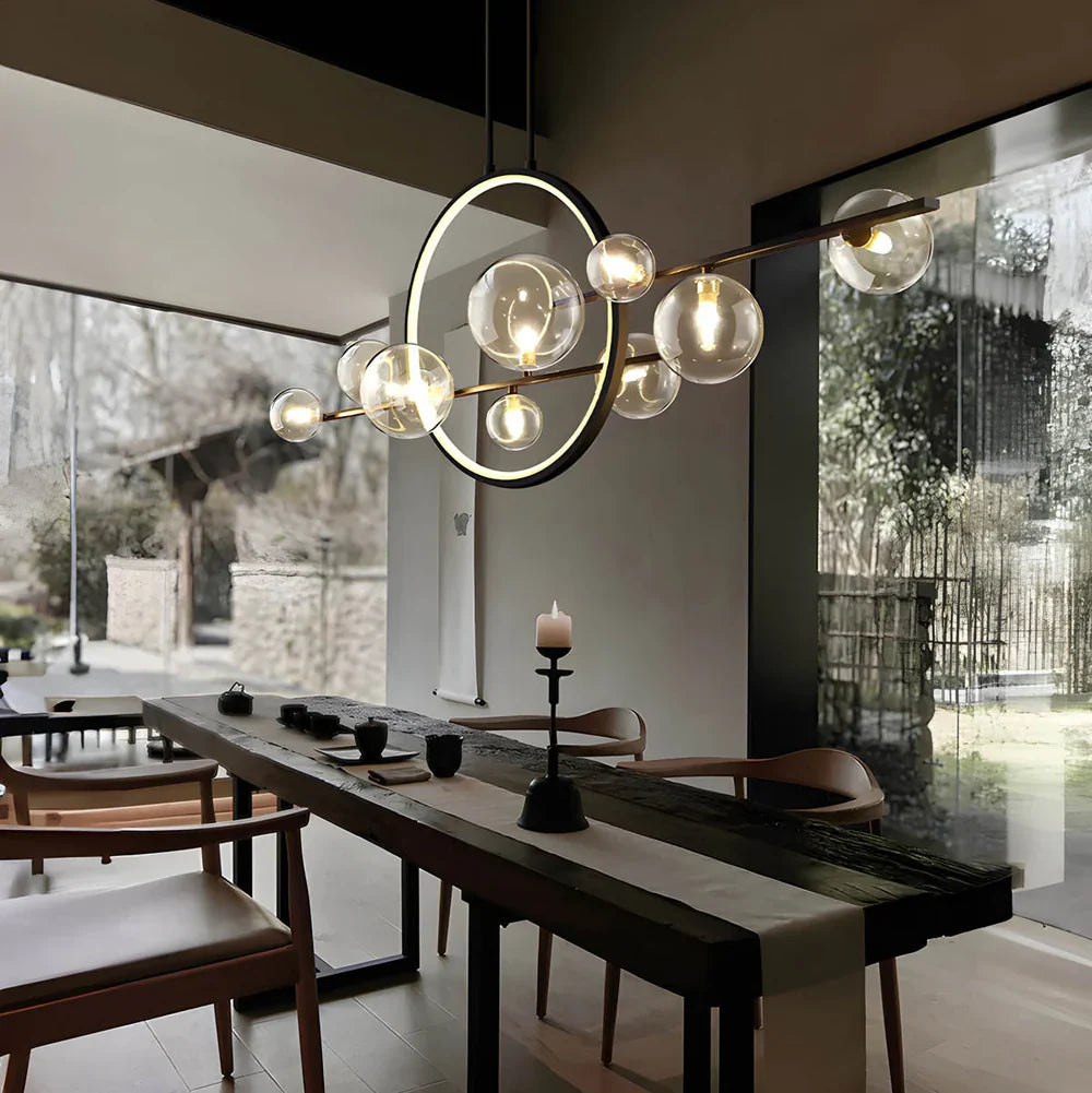 Moderne loftlampe med kugleformede skærme og geometrisk LED-ring